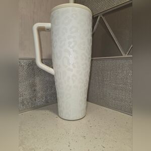 Brumate Limestone Leopard In 40oz Era